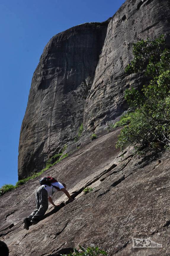 Subindo o trecho conhecido como 'Carrasqueira', na Trilha da Pedra da Gavea, no Parque Nacional da Tijuca, no Rio de Janeiro